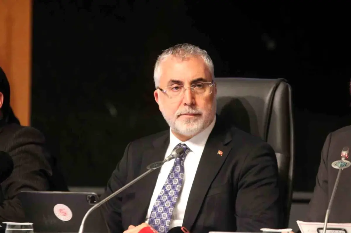 Bakan Işıkhan: 'Kayseri, 2002'den bu yana 10'a katladığı ihracatı, istihdamda, sanayide kırdığı rekorlarla ülkemiz için bir gurur vesilesidir'
