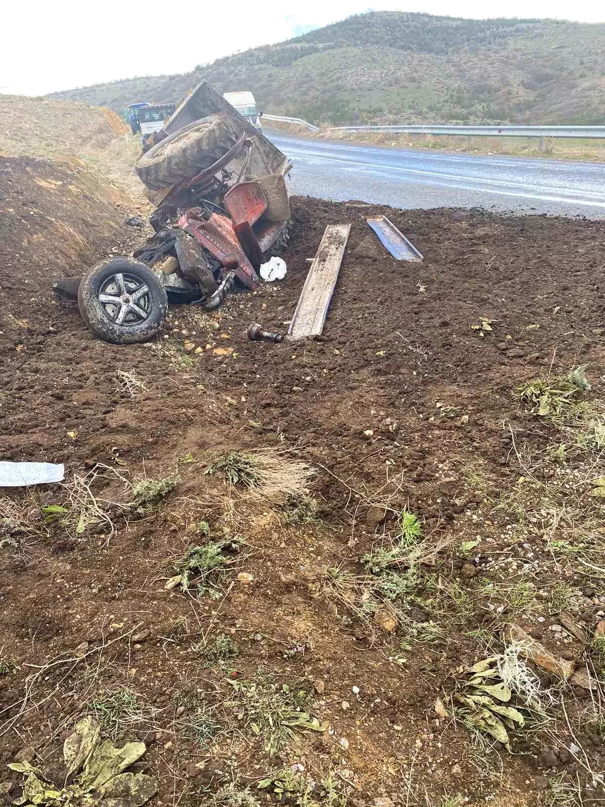 Kayseri'de Traktör Şarampole Yuvarlandı