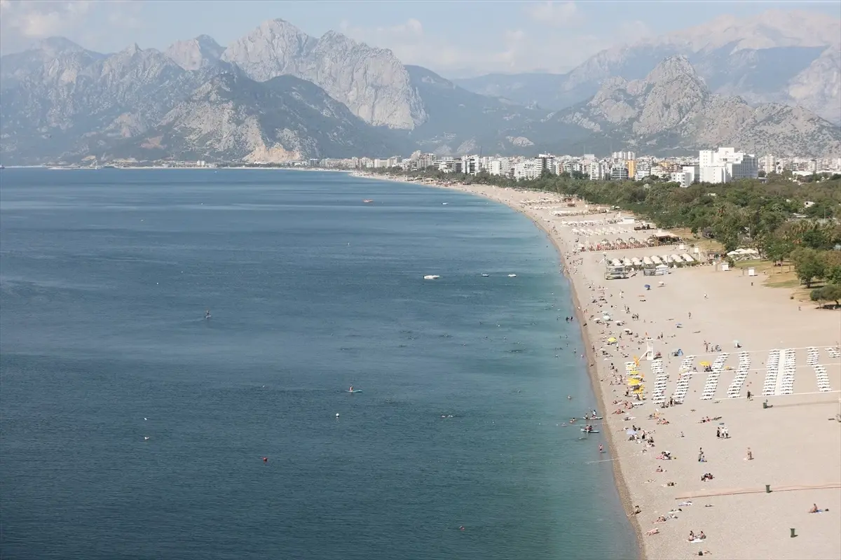 Antalya'da Sıcak Hava Keyfi