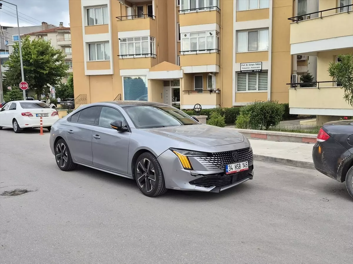 Edirne'de Motosiklet ve Otomobil Çarpıştı