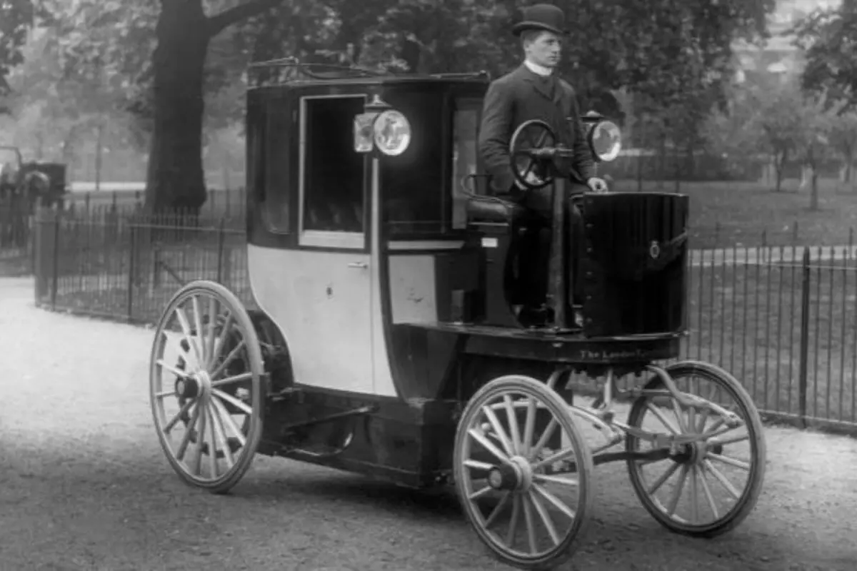 Dünyanın ilk elektrikli otomobili 100 yaşında