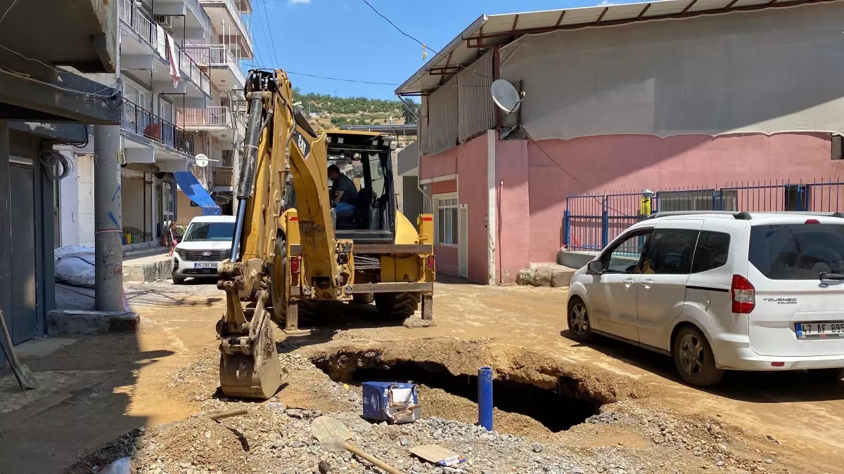 İzmir'de İçme Suyu Hattında Patlama