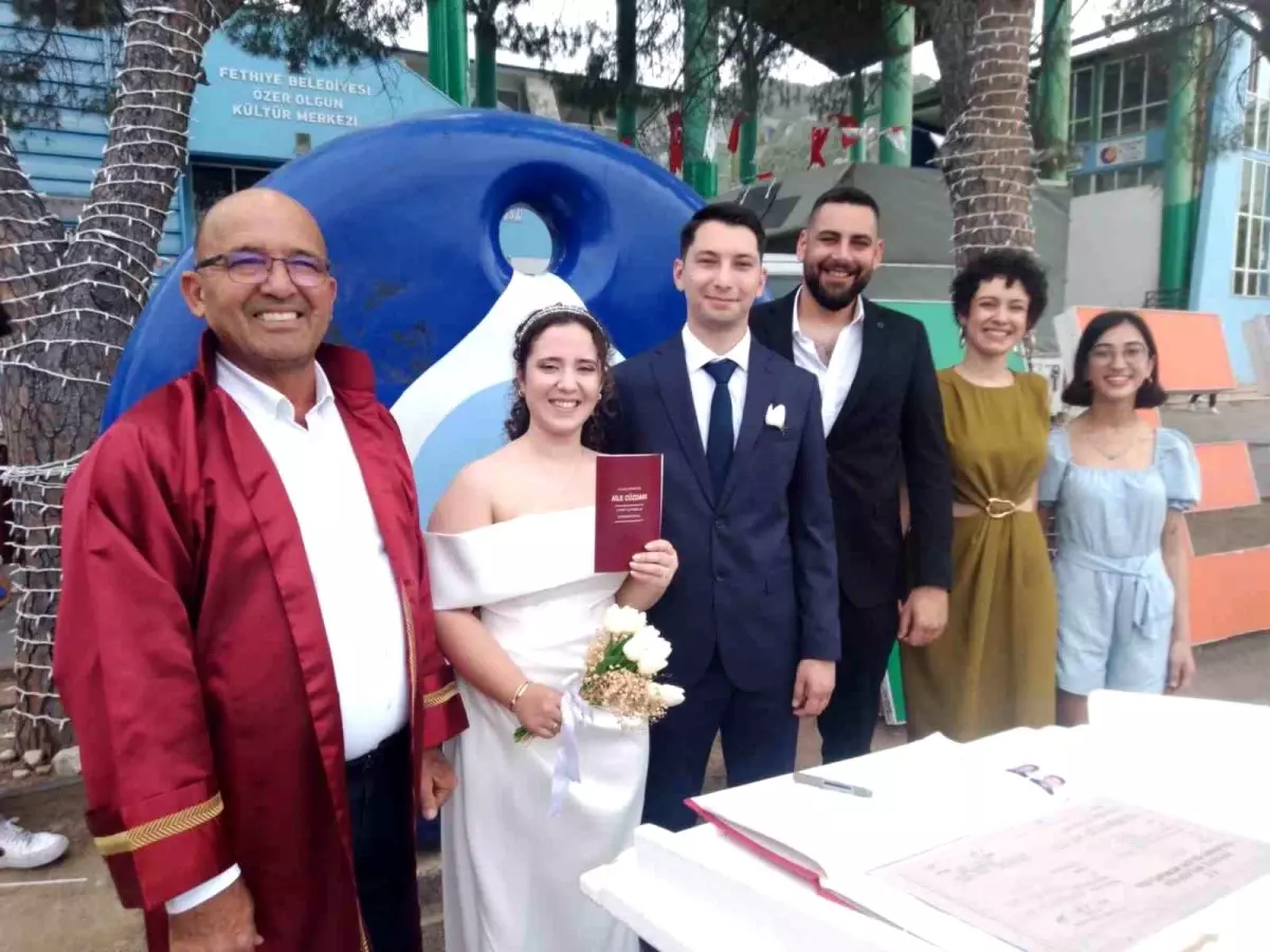 Fethiye'de 25 Çift Unutulmaz Tarihte Nikah Kıyıldı