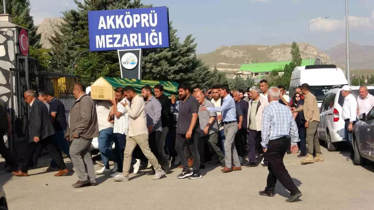 Çanakkale'de Kaybolan Müdür Yardımcısı Toprağa Verildi