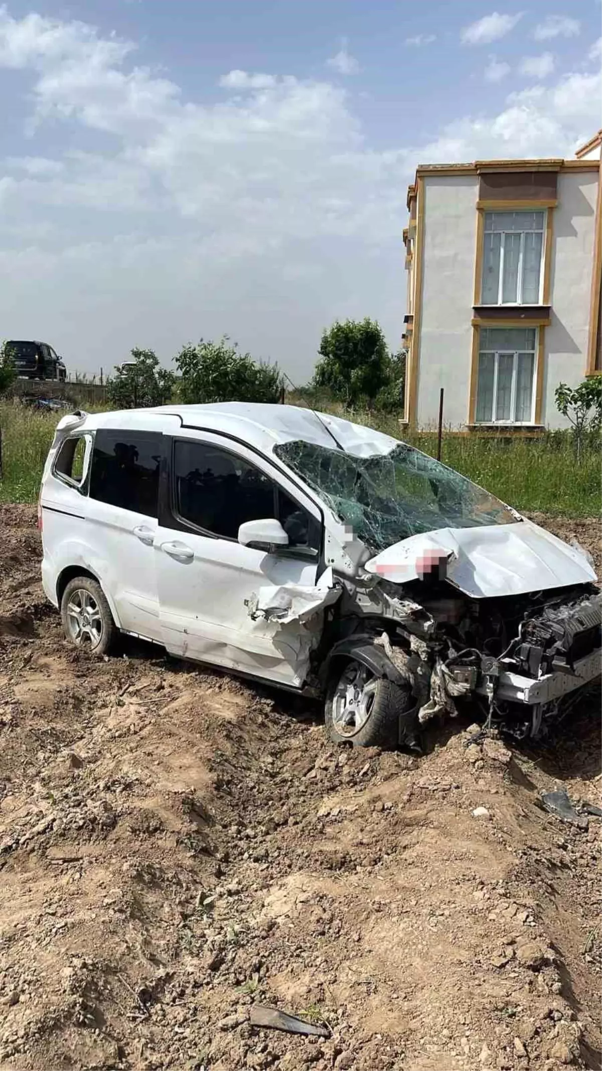 Kozluk'ta Kamyonet Devrildi: 2 Yaralı