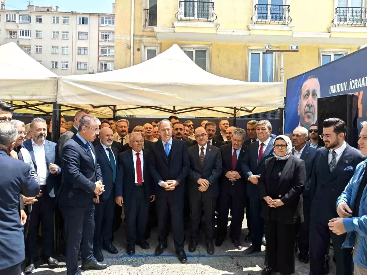 AK Parti Kayseri İl Başkanlığı'nda Bayramlaşma Programı Düzenlendi