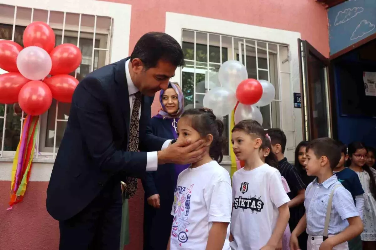 Kayseri'de 100 Bin Öğrenci ve 7 Bin Öğretmen Aynı Anda Bayramlaştı