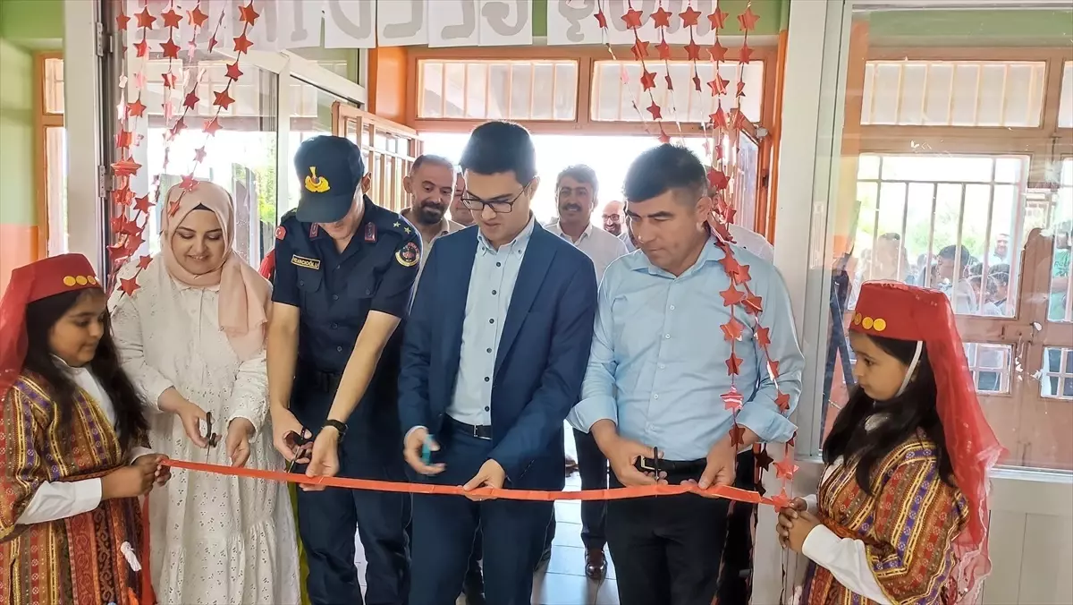 Palas Ortaokulu'nda Yıl Sonu Resim Sergisi