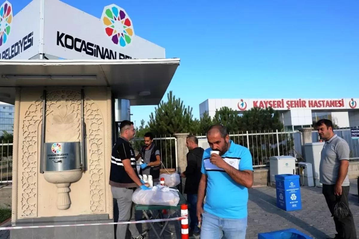 Kocasinan Belediyesi'nin İkram Çeşmesi, Hasta ve Yakınlarına Sıcak İkramda Bulunuyor