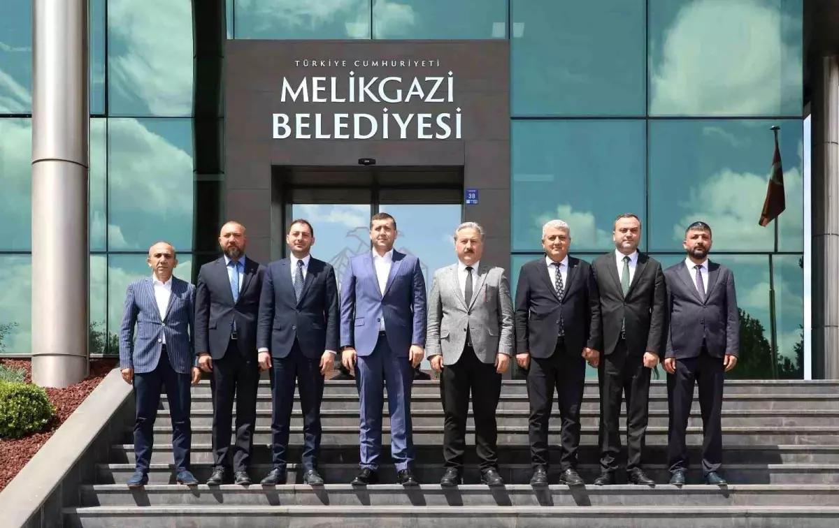 MHP Temsilcilerinin Melikgazi Belediyesine Ziyareti
