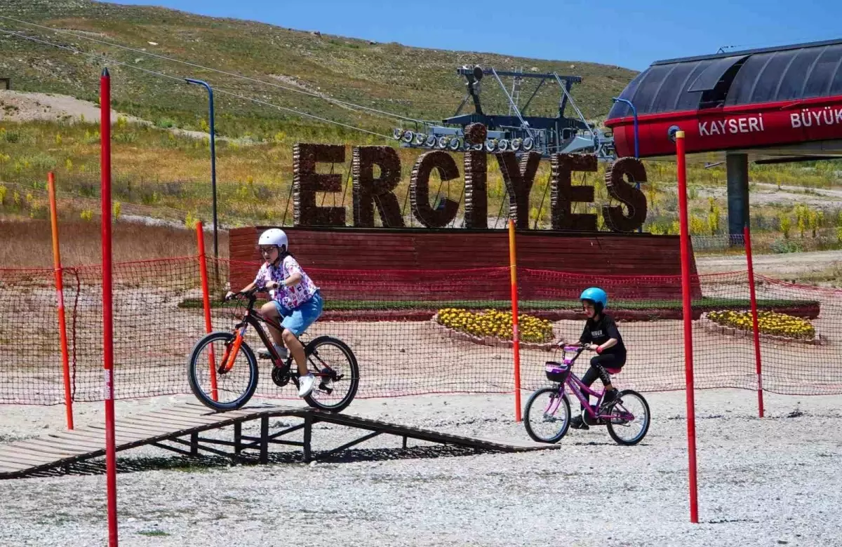 Kayseri Erciyes'te Çocuk Bisiklet ve Aktivite Parkı Sezonu Açıldı