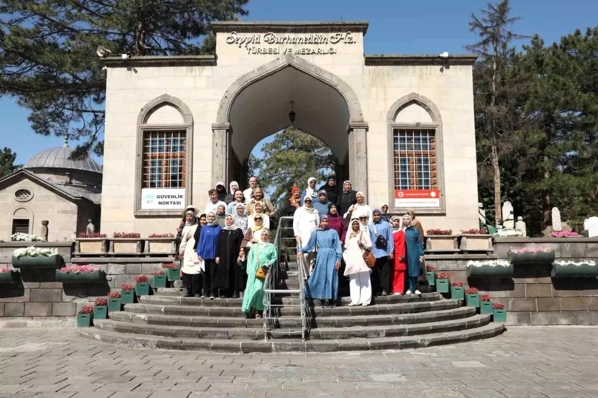 Büyükşehir KAYMEK'ten, 9 ülkeden gelen kursiyerlere Kayseri'yi tanıtan etkinlik