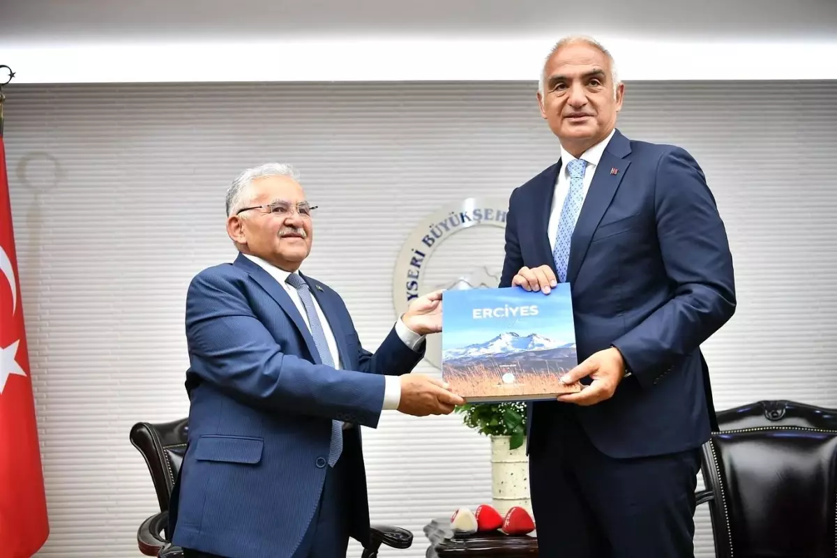 Kültür ve Turizm Bakanı Ersoy, Kayseri'yi Ziyaret Etti ve Turizm Potansiyelini Vurguladı