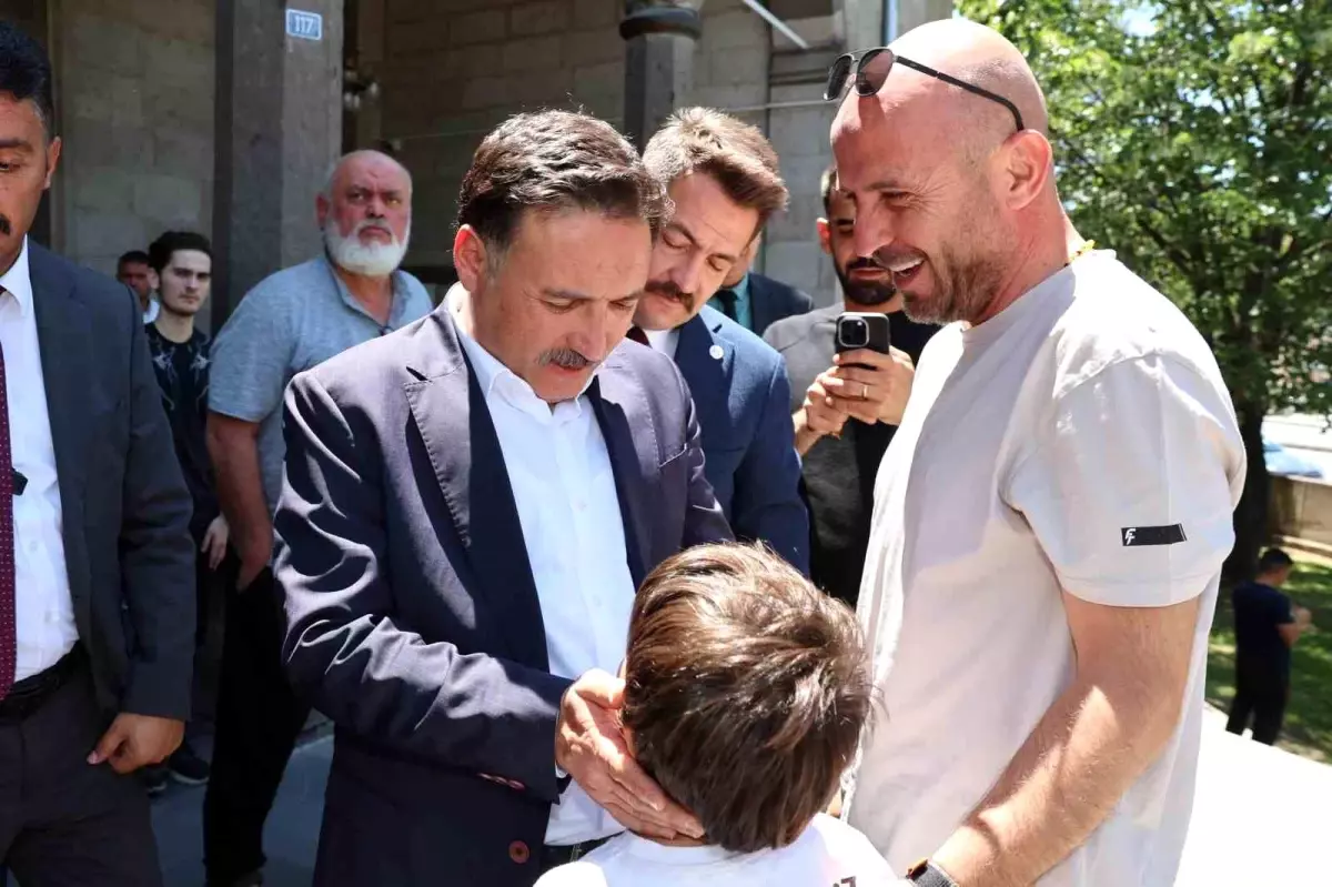 Kayseri Valisi Çiçek, Vatandaşlarla Bir Araya Geliyor
