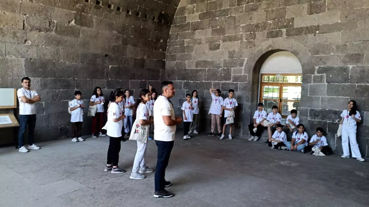 Kayseri'de Selçuklu Tıp Tarihi Müzesi Öğrencilere Bilim Eğitimi Verdi