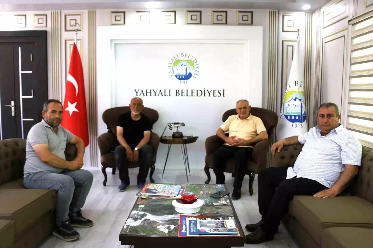 Muhtarlar, Başkan Öztürk'e Teşekkür Ziyareti Gerçekleştirdi