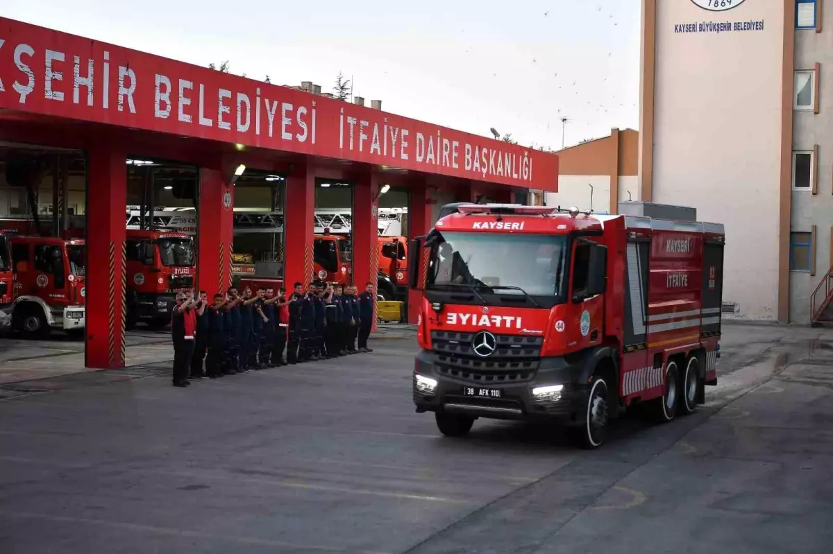 Kayseri İtfaiyesi, Manisa'daki Orman Yangınına Destek Gönderdi