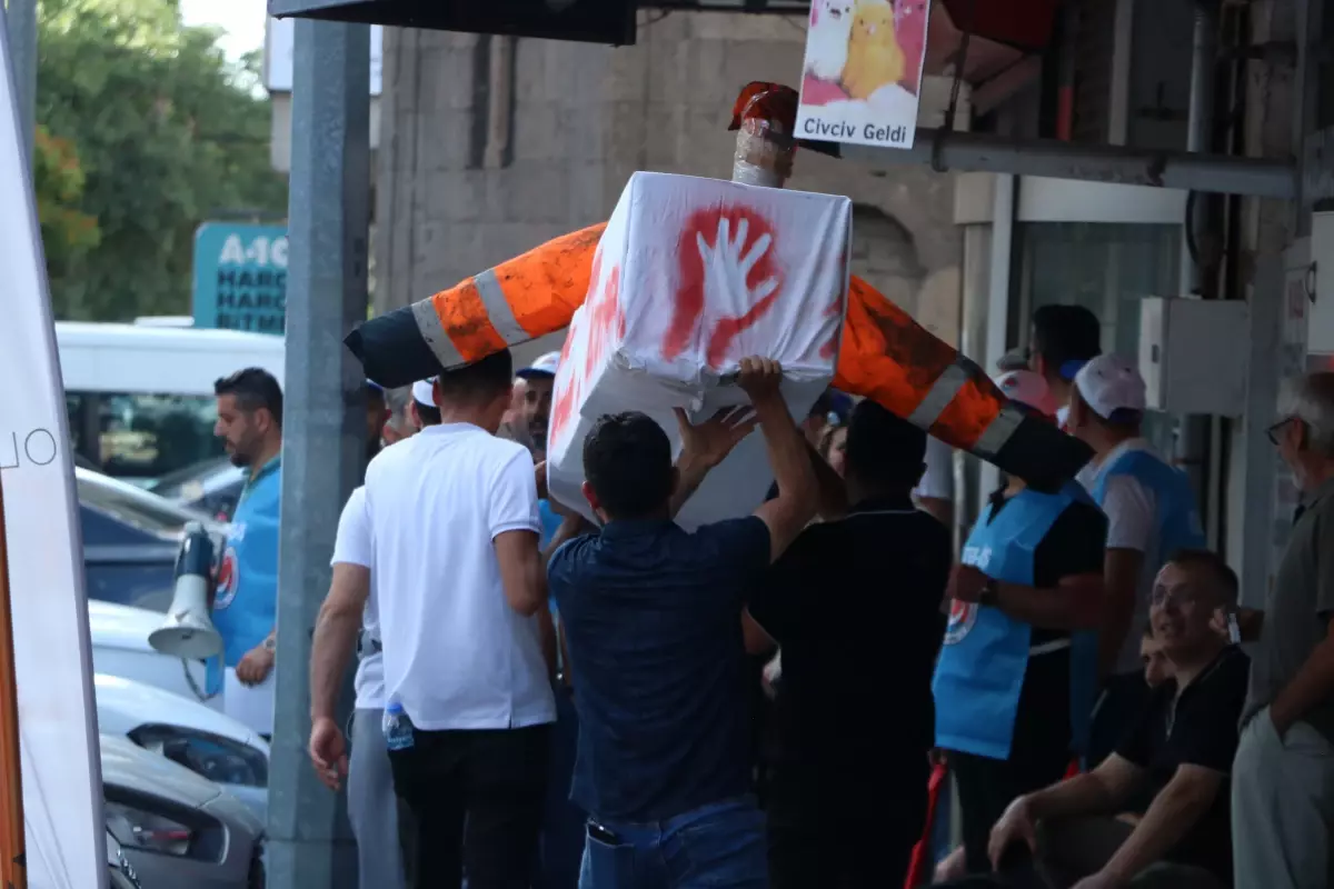 Kayseri'de Sendikadan Maaş Zammı Eylemi
