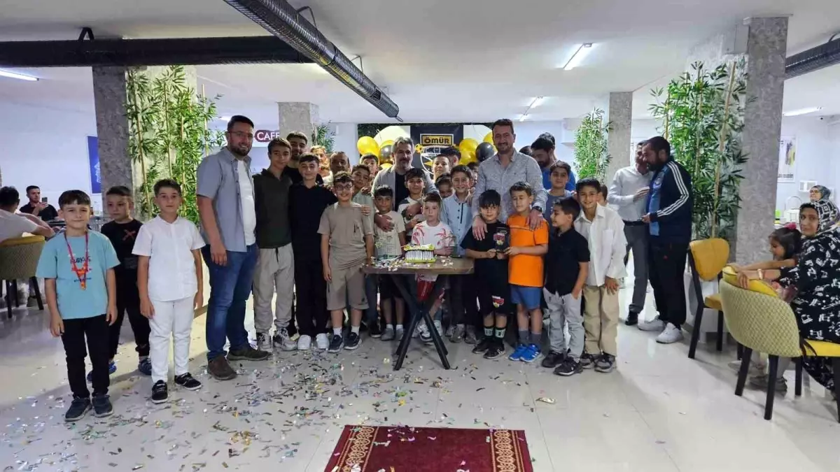 Ömürspor, Alt Yapı Oyuncularıyla Eğlenceli Bir Sezon Kapanışı Düzenledi