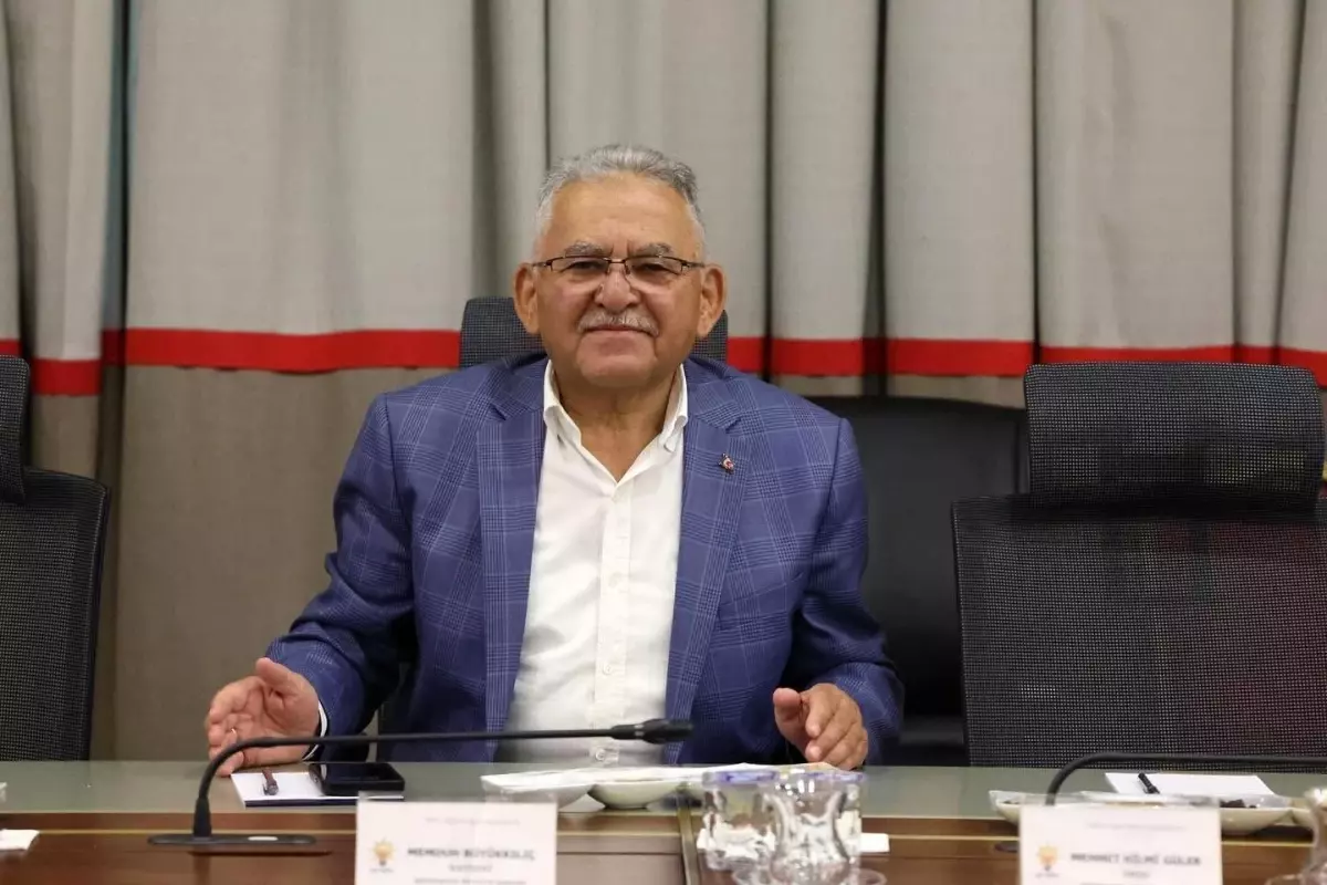 Kayseri Büyükşehir Belediye Başkanı Büyükkılıç, Yerel Yönetimler Toplantısında Birlik Mesajı Verdi