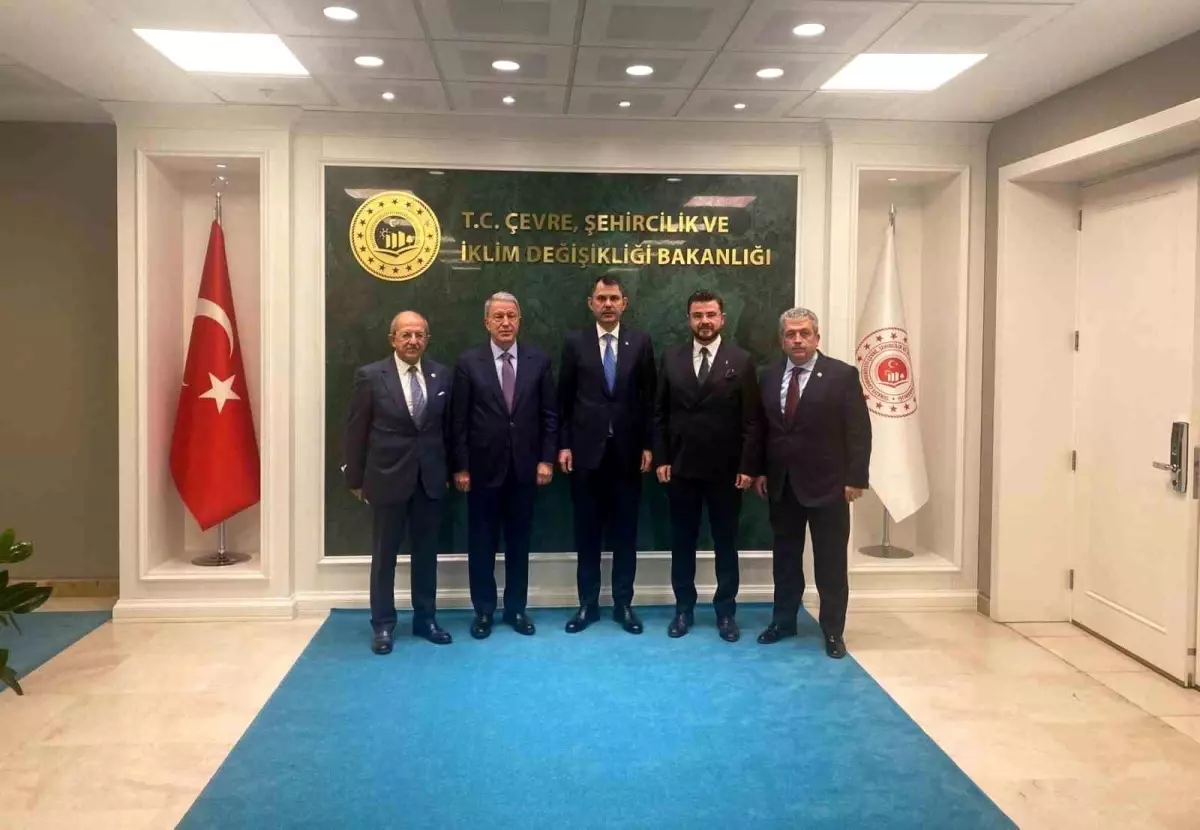 Kayseri Milletvekilleri Bakan Kurum'u Ziyaret Etti