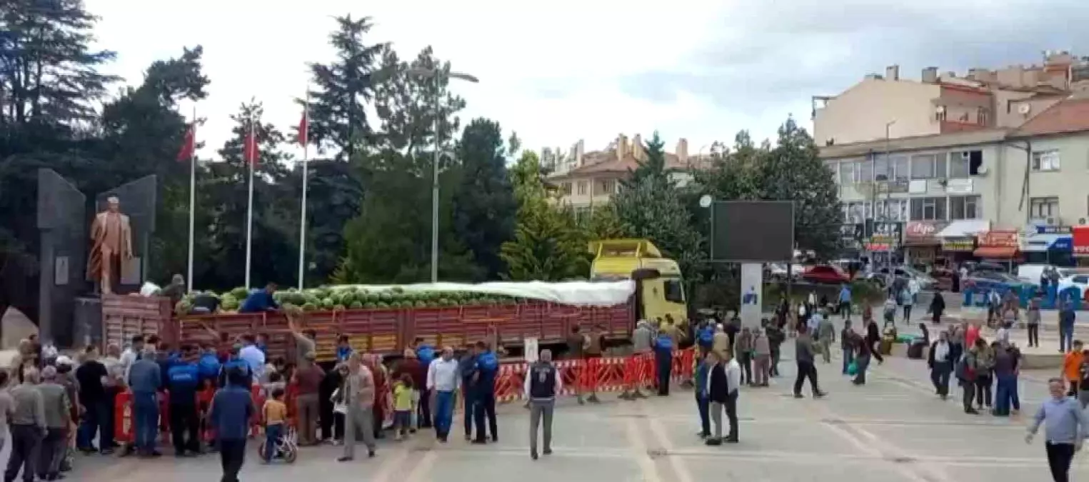 Kayseri'de Ücretsiz Karpuz Kuyruğu