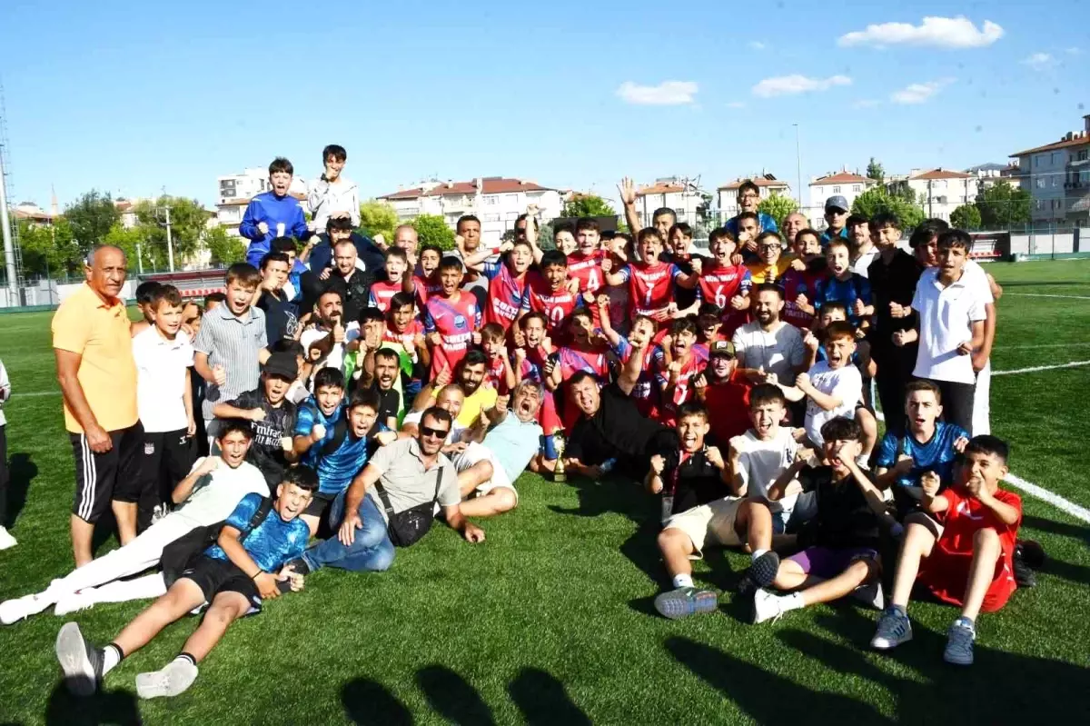Zeki Akparlar FK, Kayseri U13 Ligi Şampiyonu Oldu