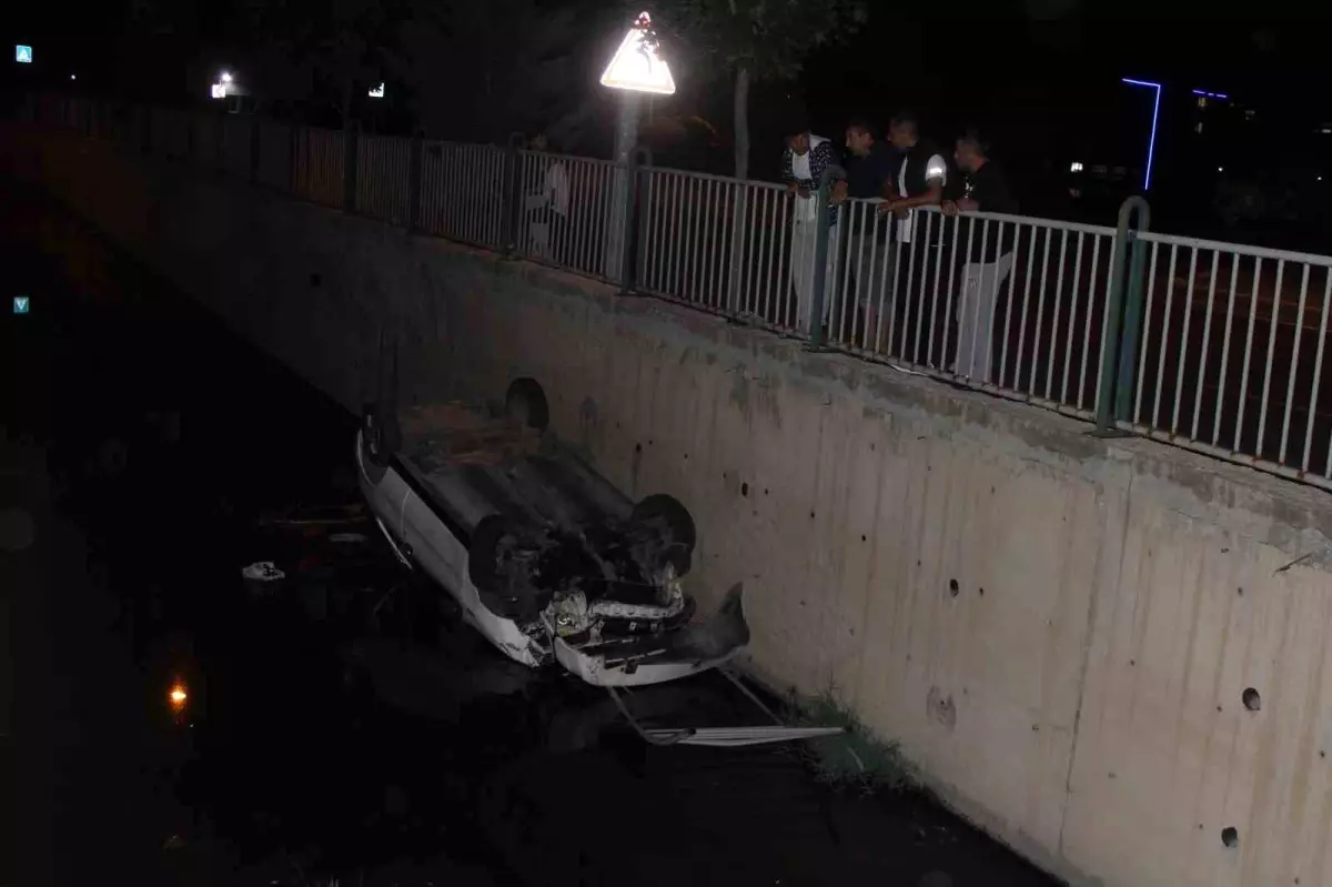 Kayseri'de Otomobil Su Kanalına Düştü