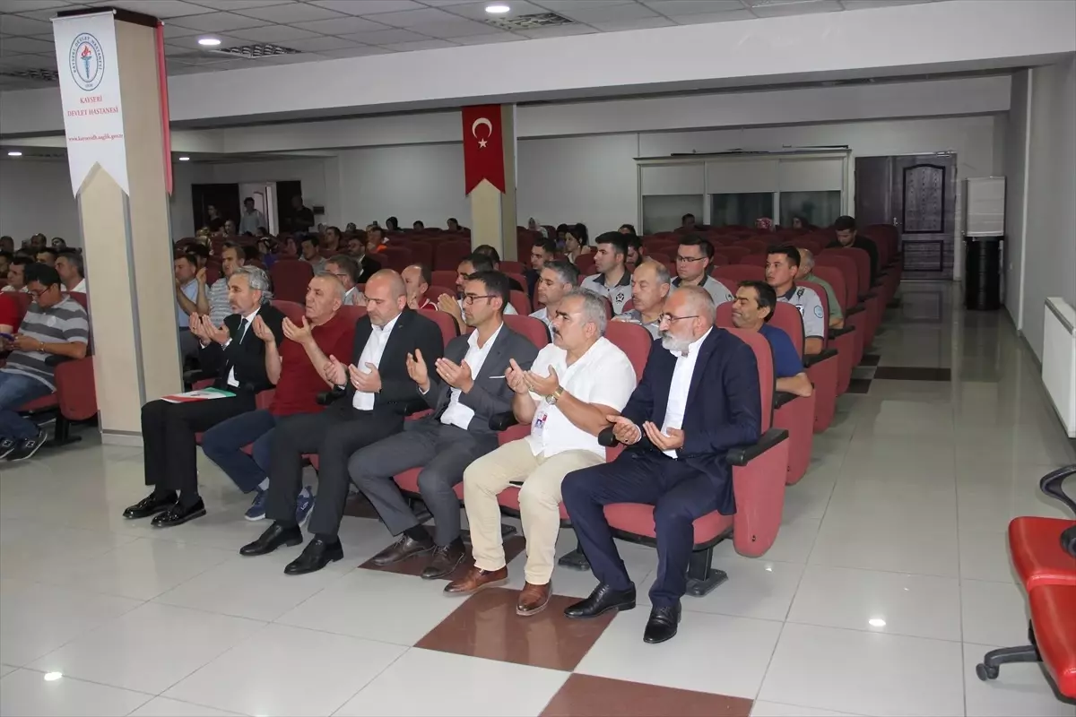 HAK-İŞ Kayseri'de şehitler için anma programı düzenledi