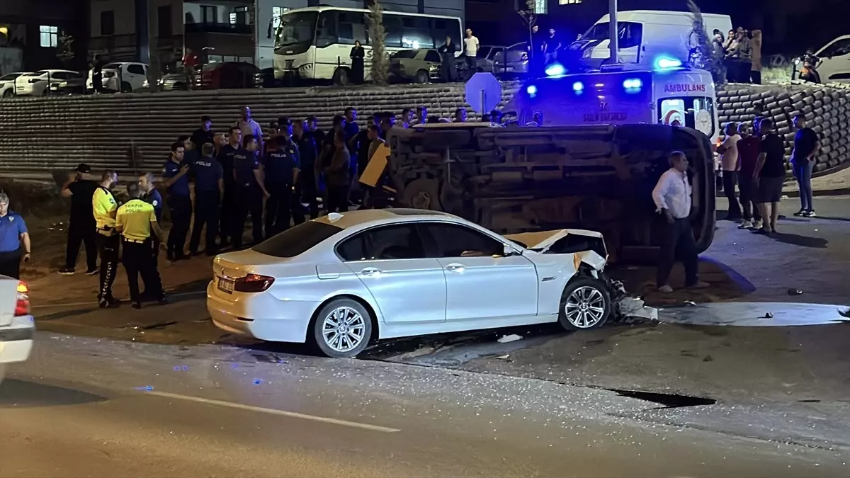 Kayseri'de Otomobil-Minibüs Kazası: 9 Yaralı
