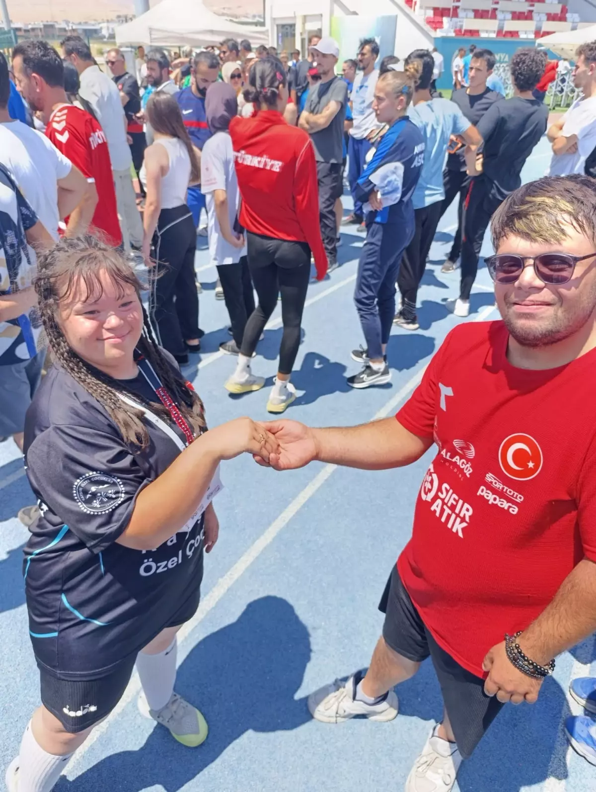 Altın Madalyalı Aşıklar