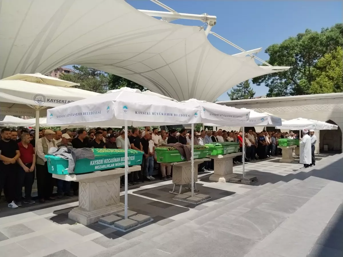 Cenaze Töreni: Bıçaklanarak Öldürüldü