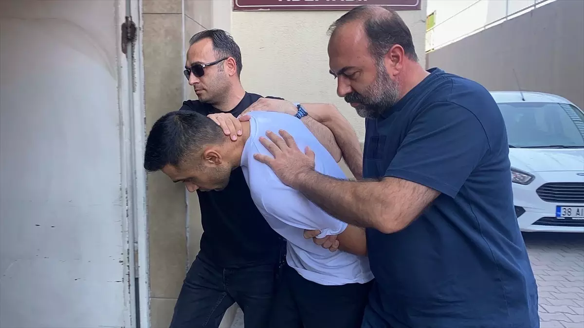 Cami'de Bıçaklama: Şüpheli Adliyeye Sevk Edildi