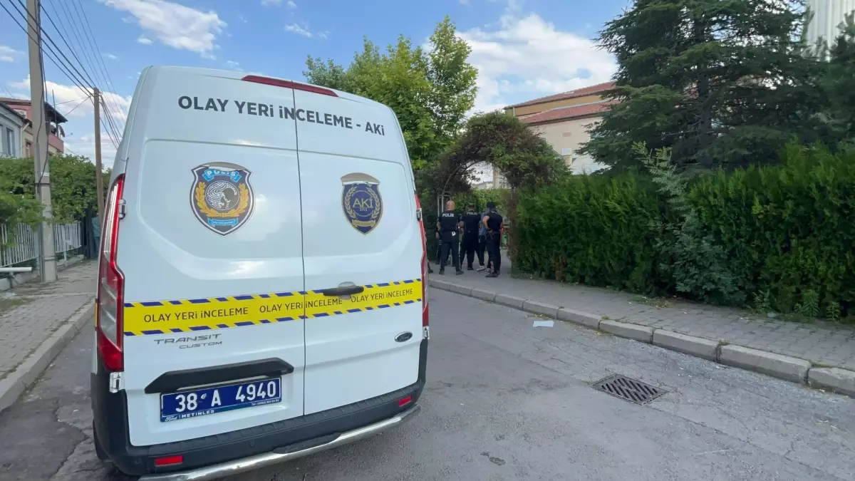 Komşusunu Camide Bıçakladı