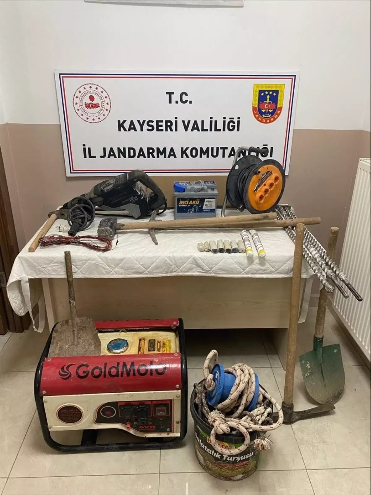 Kayseri'de Kaçak Kazı Yapan 5 Kişi Gözaltına Alındı