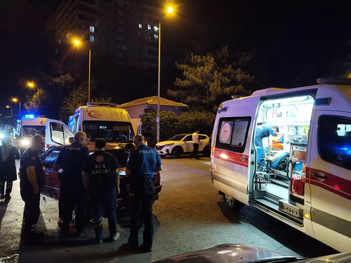 Ambulans ile Otomobil Çarpıştı