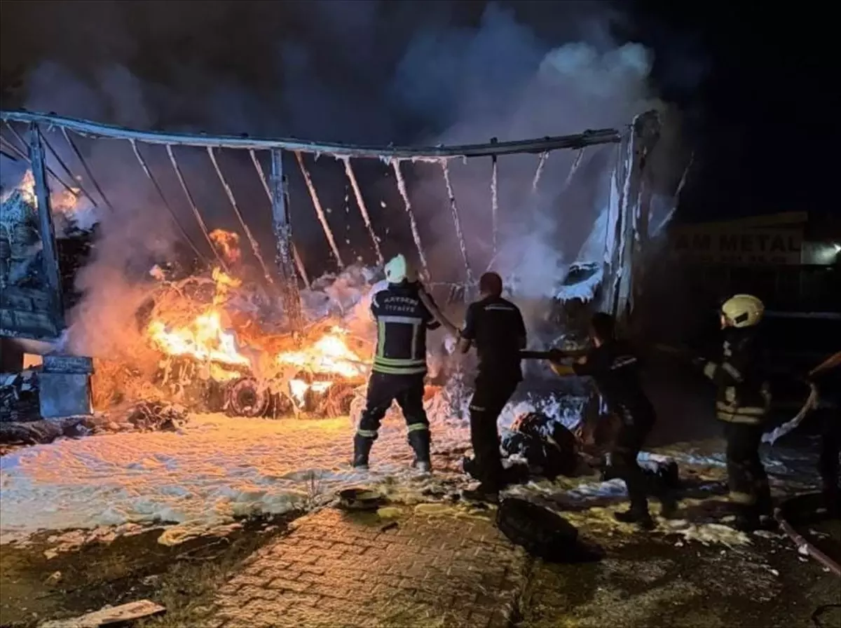 Kayseri'de Park Halindeki Tırda Yangın
