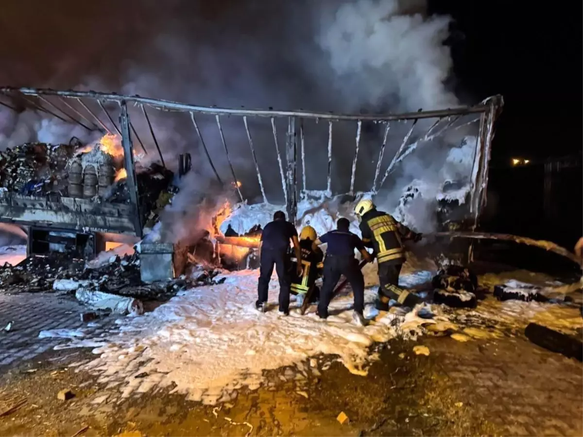 Kayseri'de Tır Dorsesinde Yangın