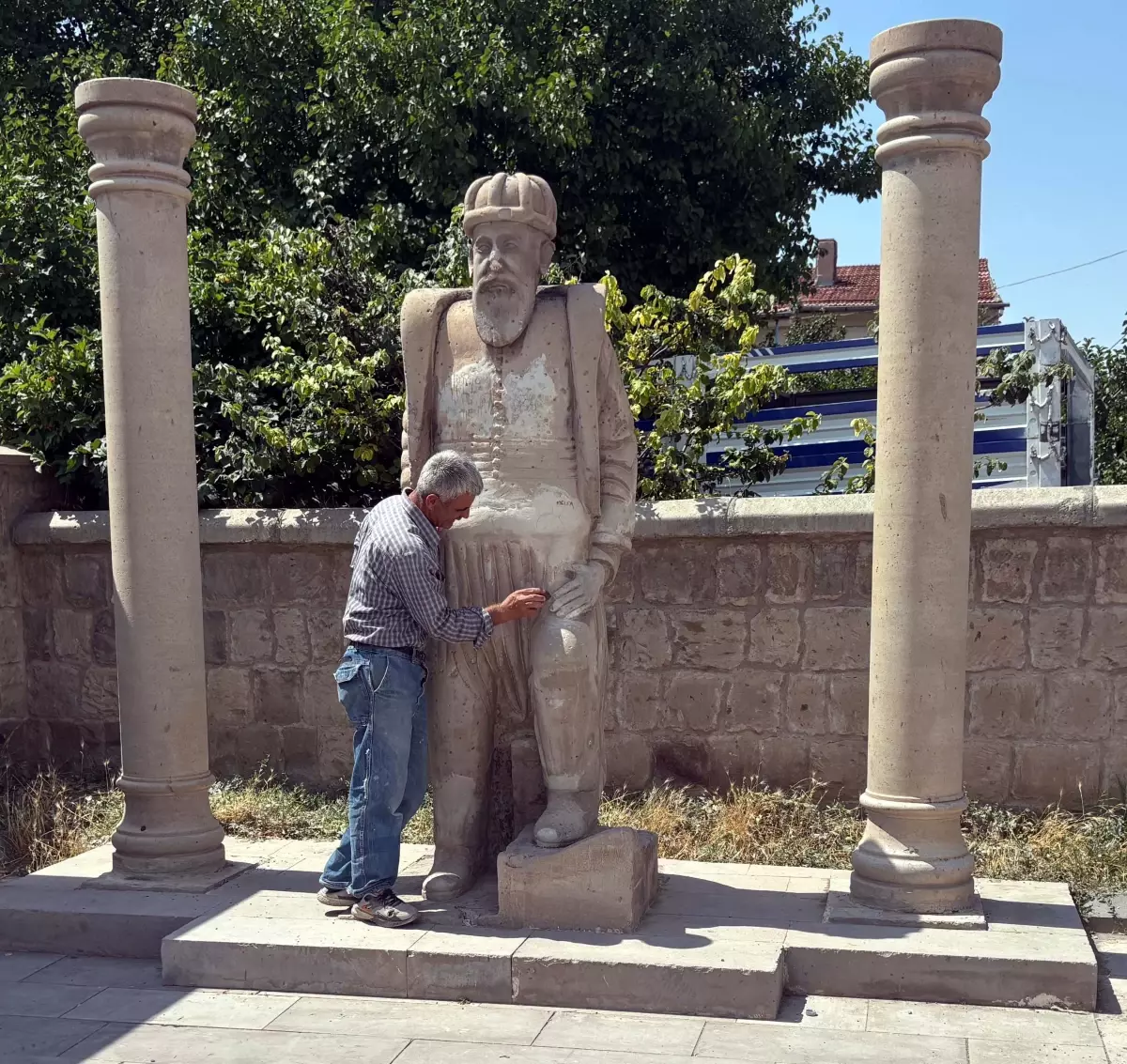 Mimar Sinan Heykeli Onarıldı