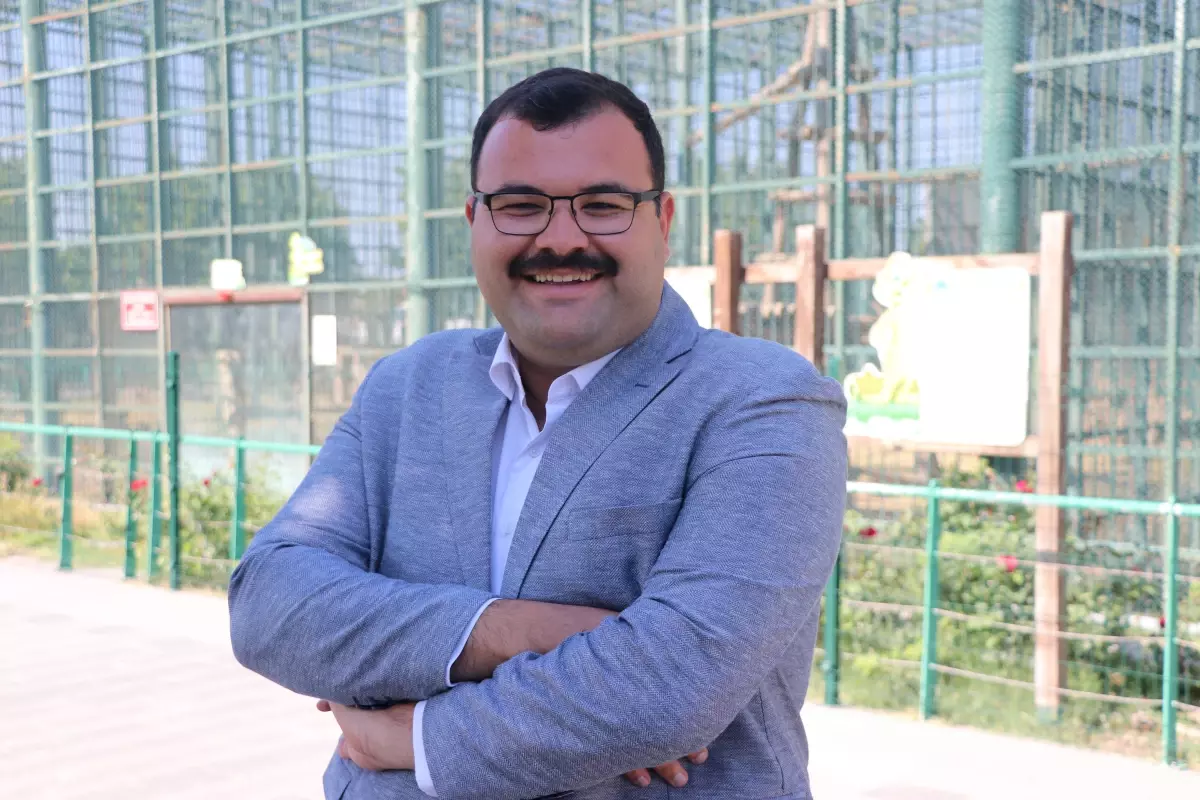 Sıcaktan Bunalan Maymunlara Buzlu Kokteyl