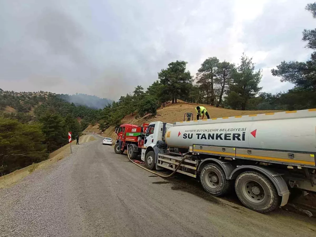 Kayseri Büyükşehir Belediyesi, Kahramanmaraş'taki Yangın Söndürme Çalışmalarına Destek Veriyor