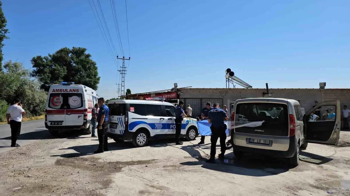 Kayseri'de Bebek Araç Altında Kaldı