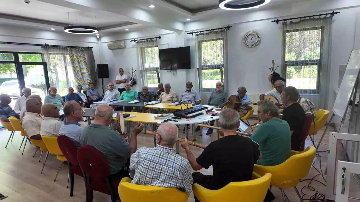 Kayseri'de Ulu Çınarlar Korosu, Türkülerle Geçmişi Yaşatıyor