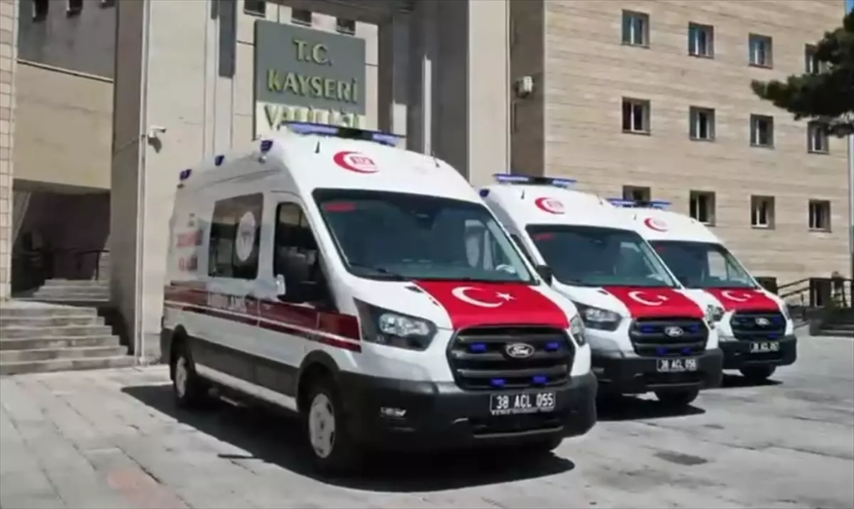 Kayseri'ye 3 Yeni Ambulans Tahsis Edildi