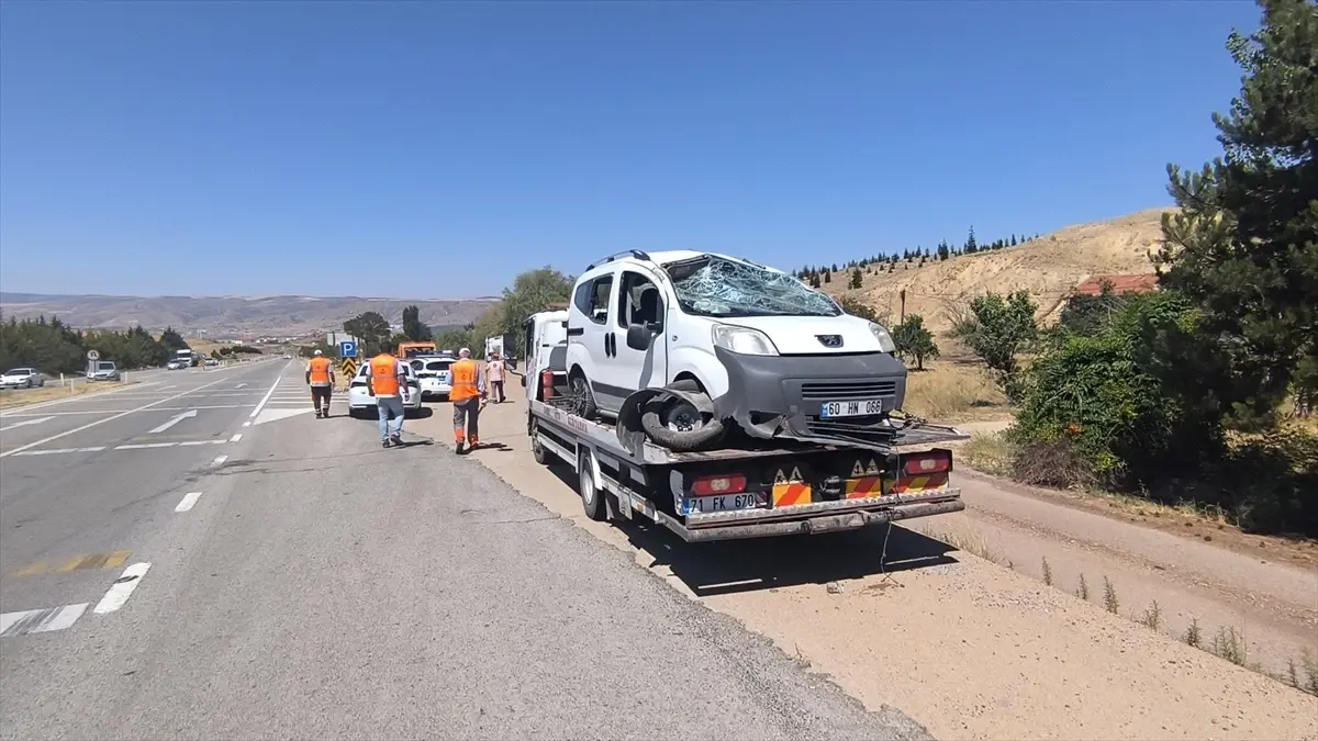 Kırıkkale'de Araç Devrildi: 5 Yaralı
