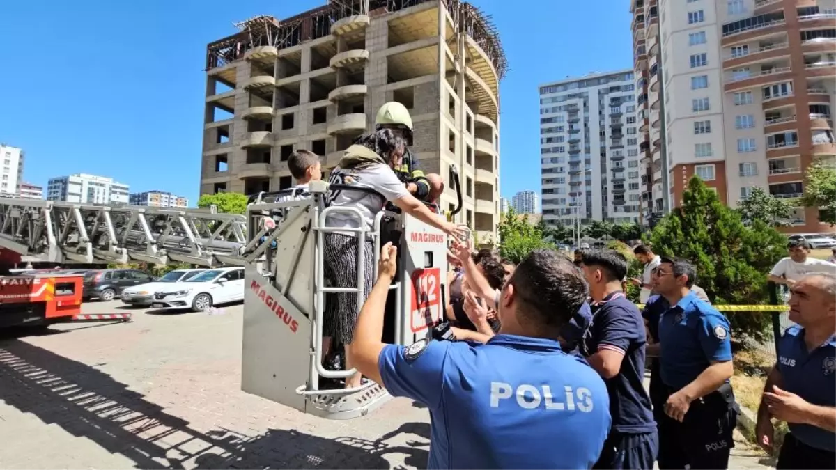 Kayseri'de Yangın: 30 Kişi Tahliye Edildi