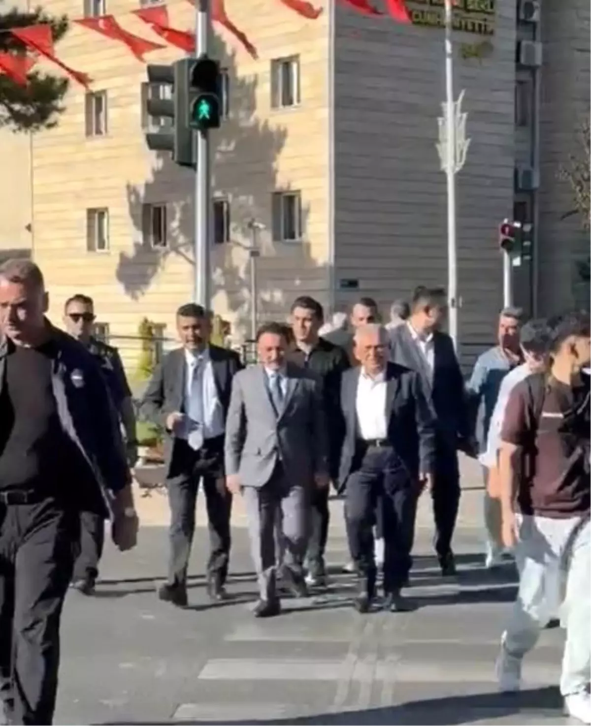 Kayseri Valisi Gökmen Çiçek Trafik Işığını Bekledi