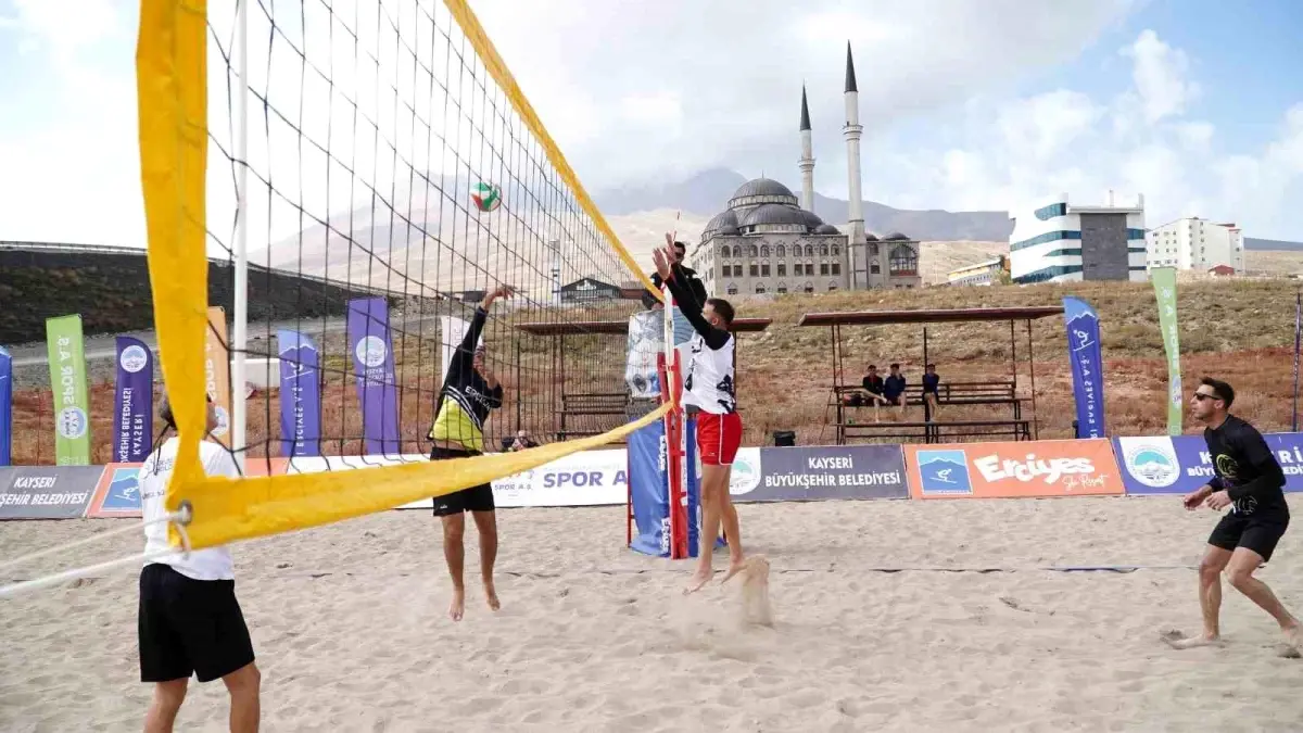 Kayseri'de 'En Havalı Voleybol Turnuvası' Düzenleniyor