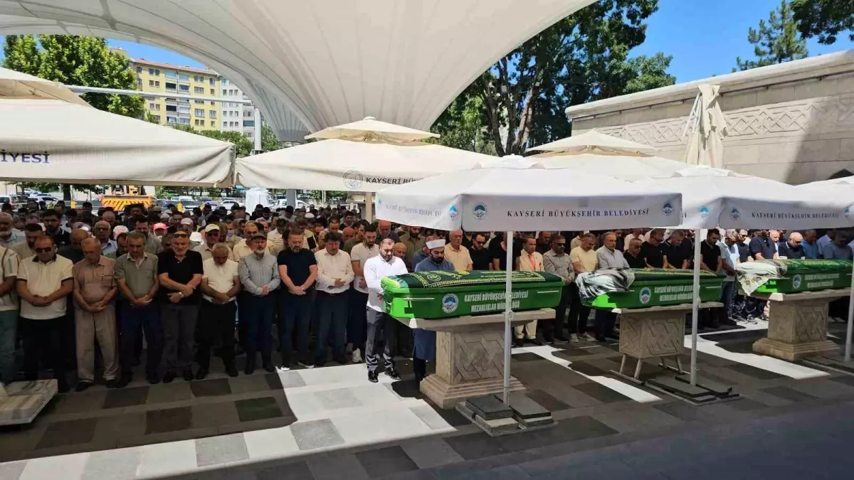 AKİB Başkanı Ali Hızar'ın Annesi Son Yolculuğuna Uğurlandı