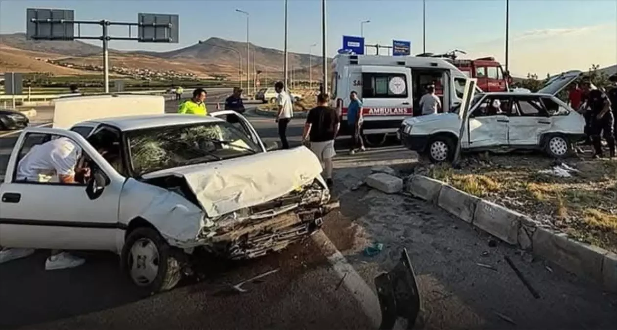 Develi'de Trafik Kazası: 2 Ölü, 4 Yaralı